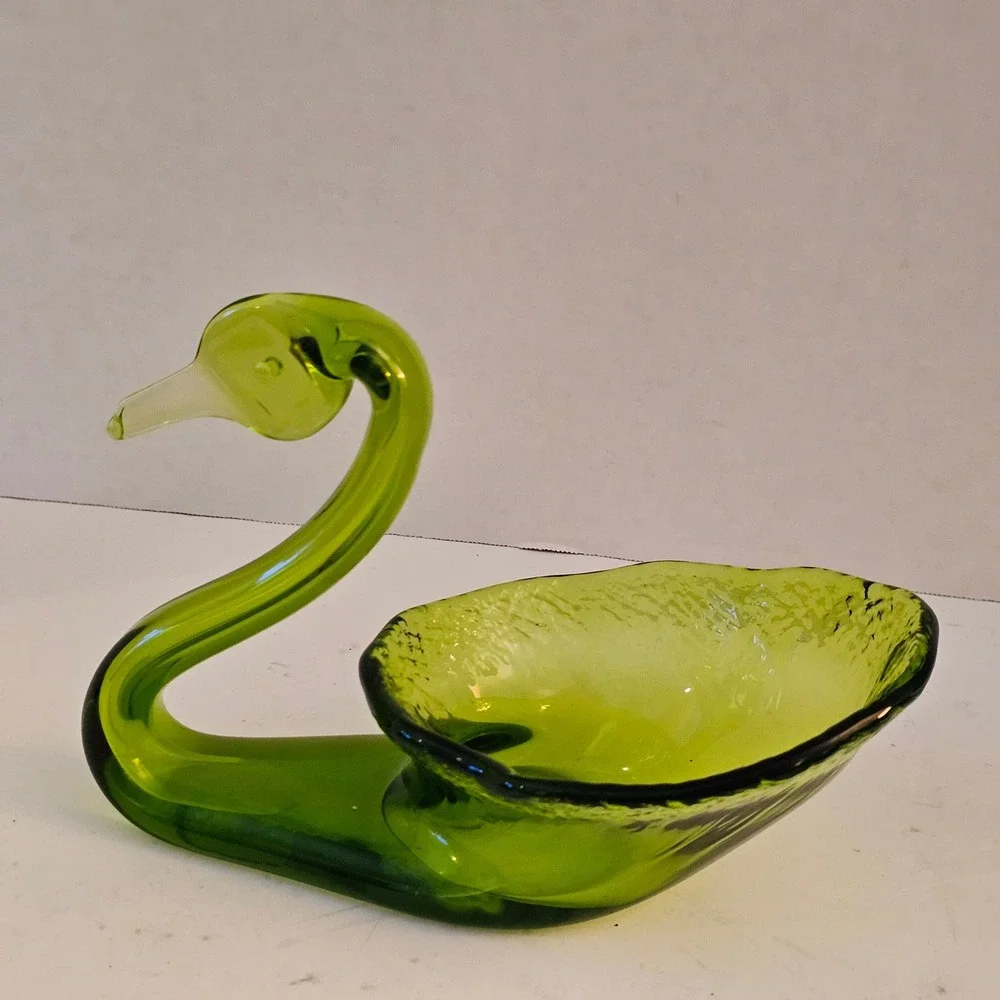 Vintage 1960s Green Style Art Glass Swan Bowl MCM‎ Tiffin-Franciscan  Avacado